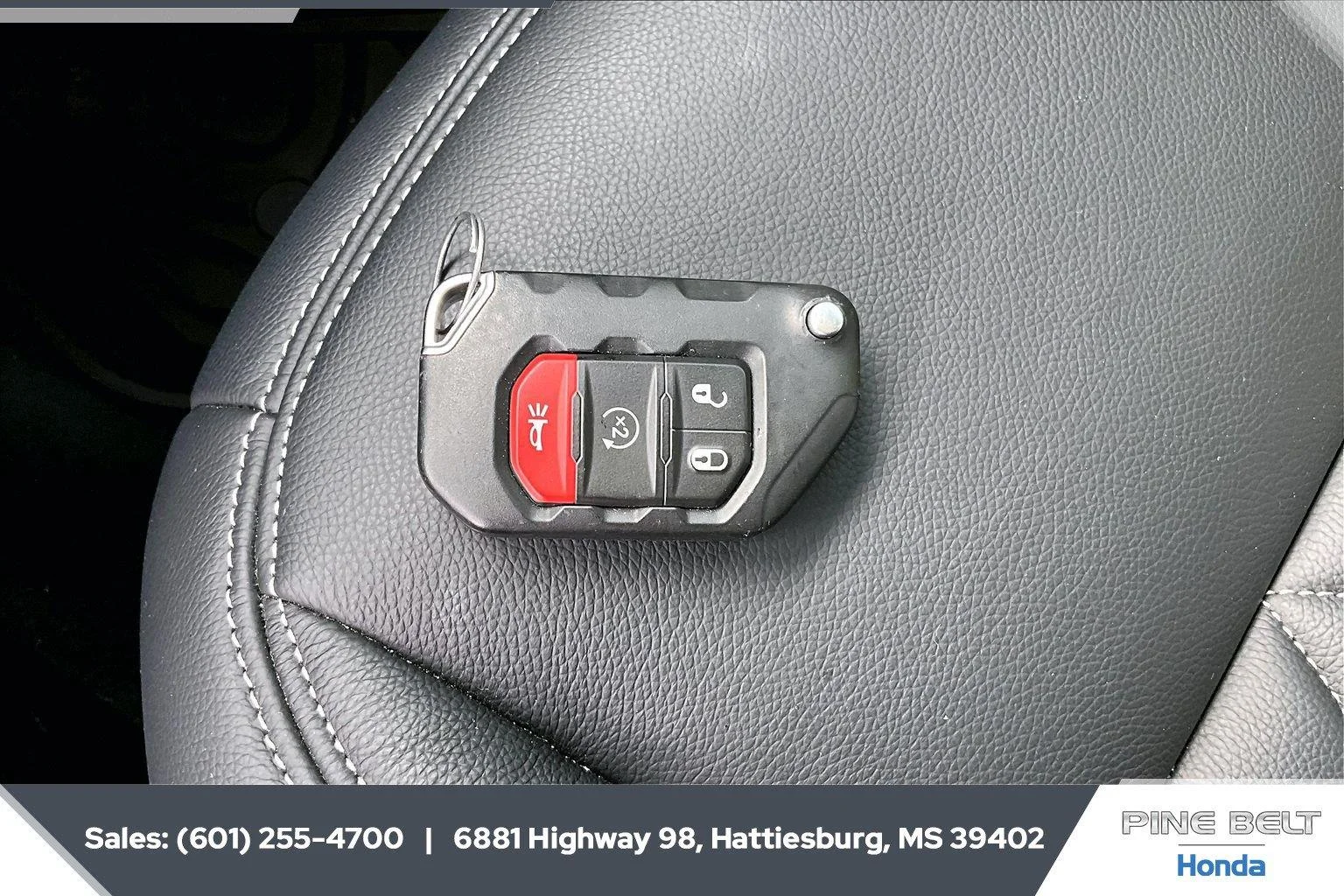 Used 2024 High Velocity Clearcoat Jeep Sahara image 9
