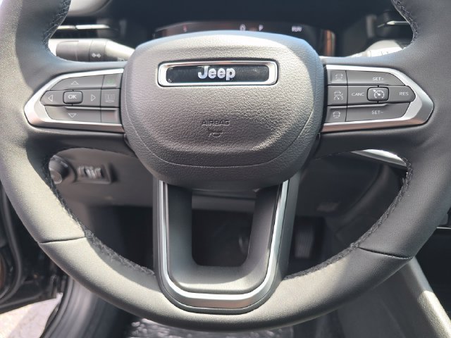 New 2026 Diamond Black Crystal Pearl-Coat Exterior Paint Jeep Limited image 39