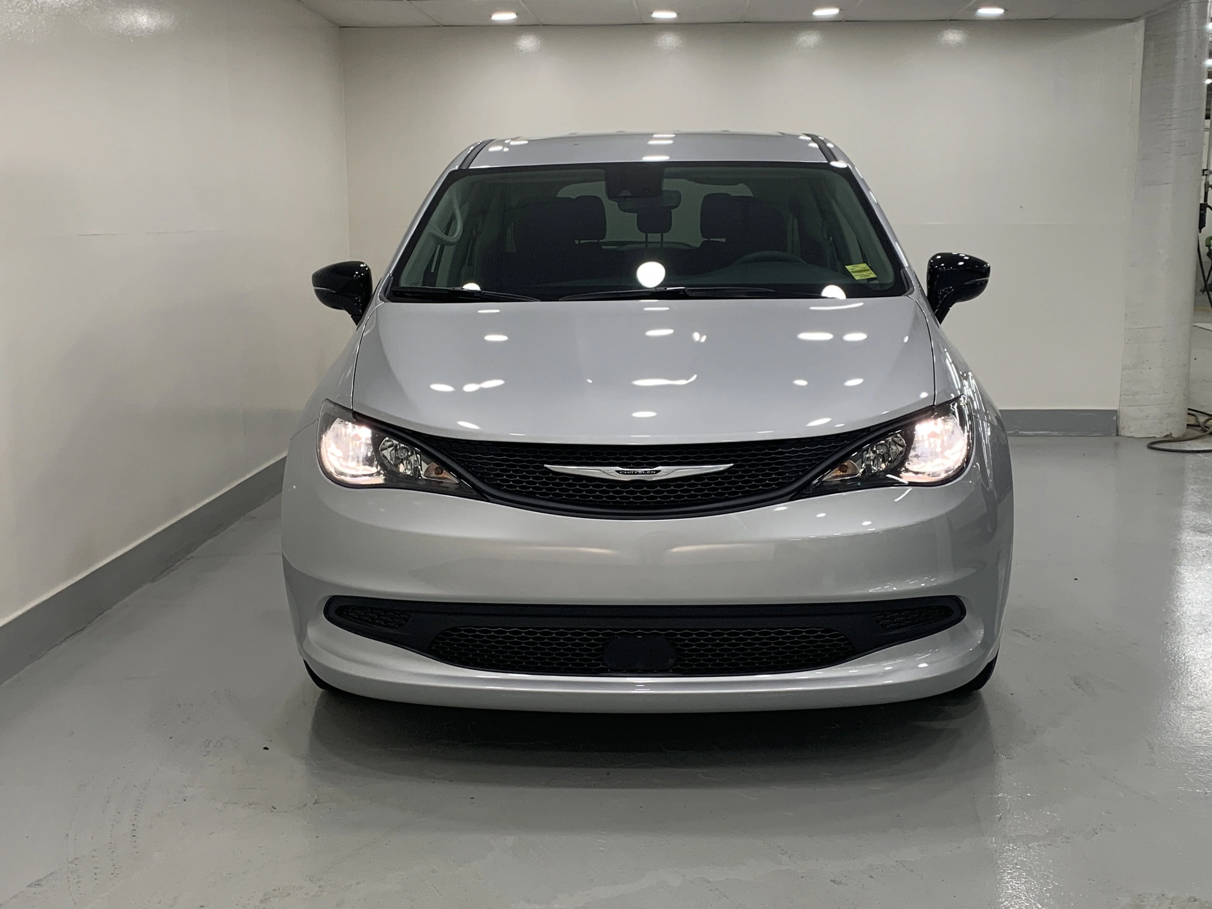 New 2024 Silver Mist Chrysler SXT image 3
