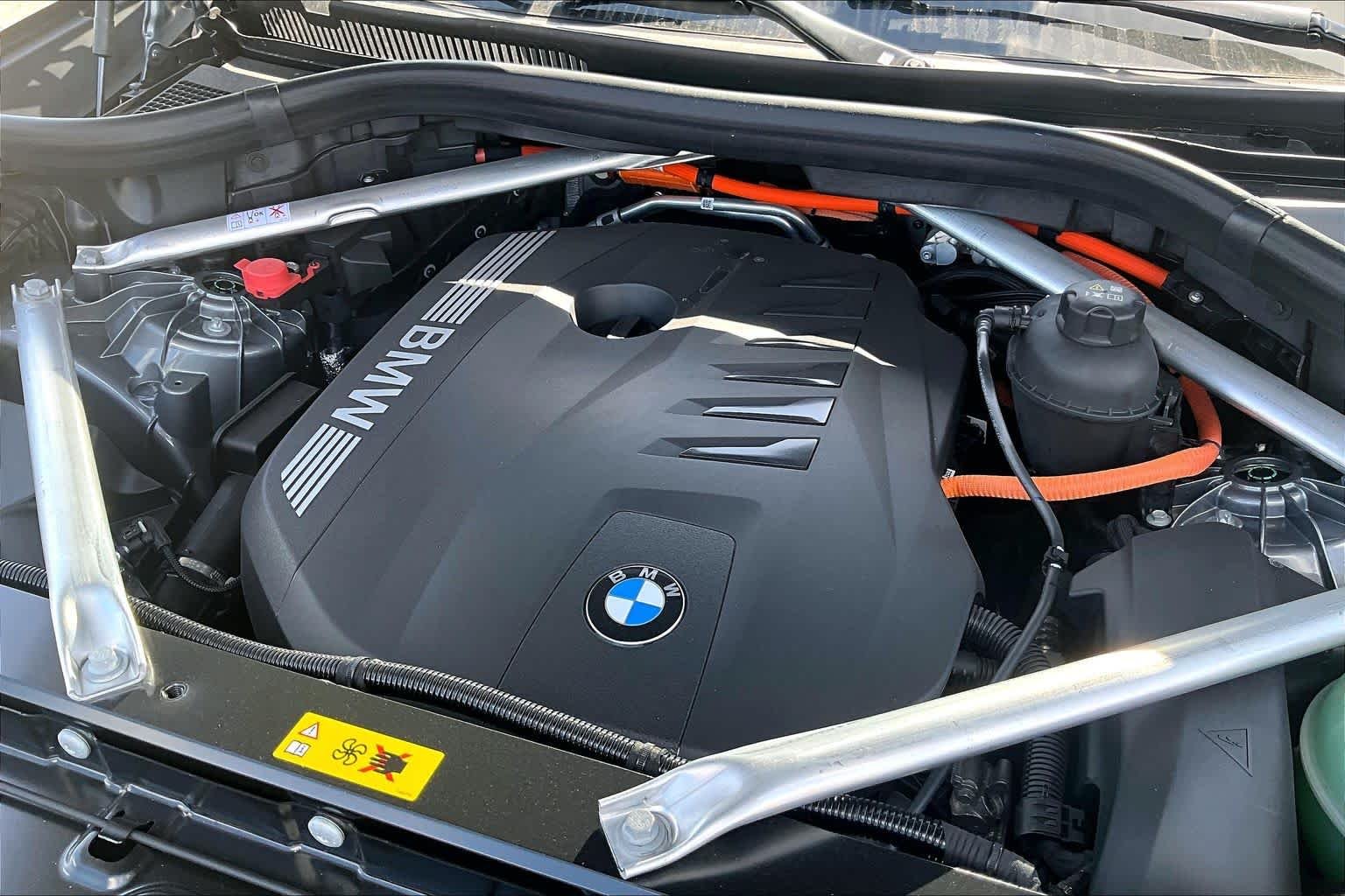 Used 2026 Skyscraper Grey Metallic BMW xDrive50e image 31
