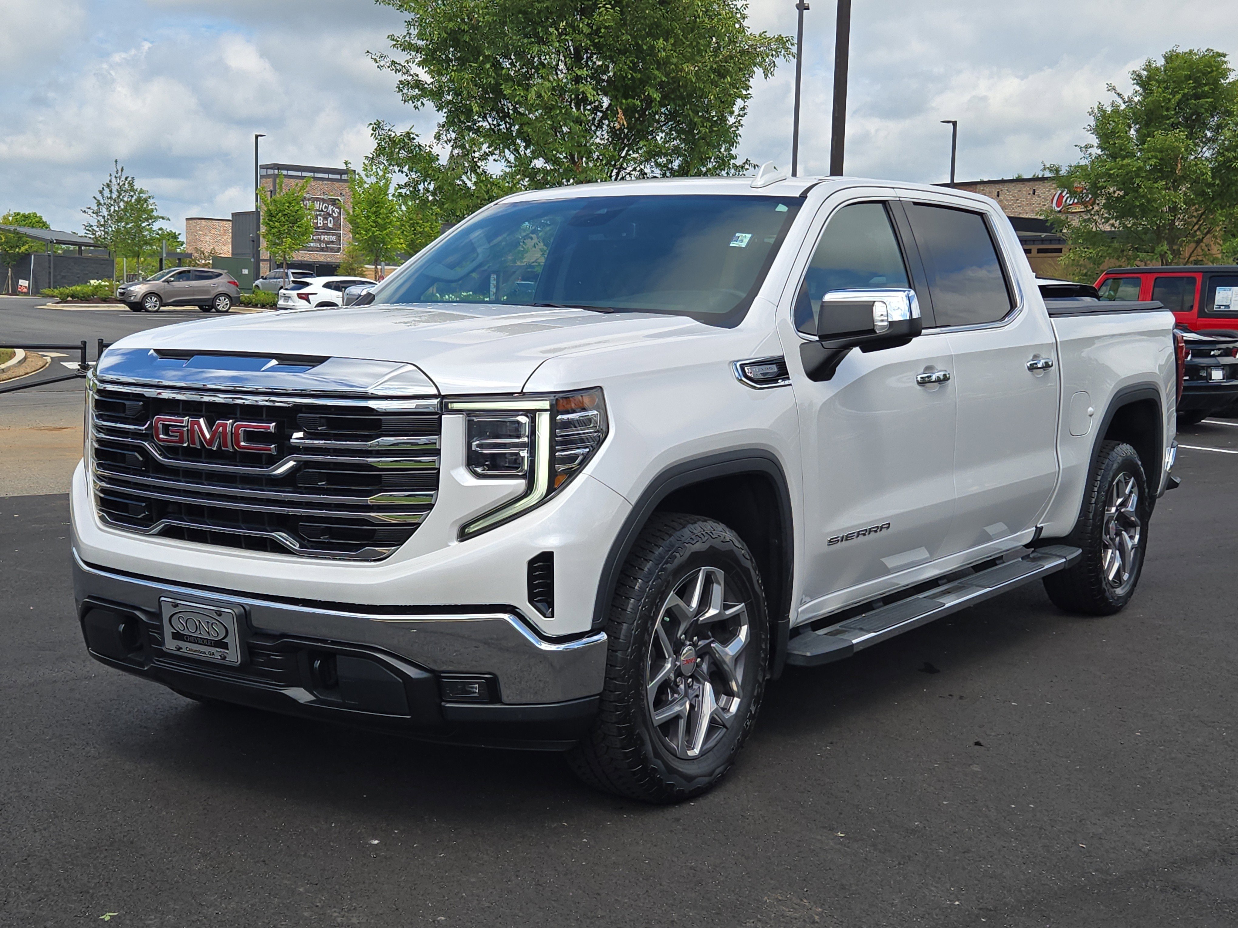 Used 2023 White Frost Tricoat GMC SLT image 3