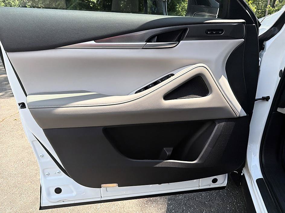 New 2027 Radiant White INFINITI PURE image 10