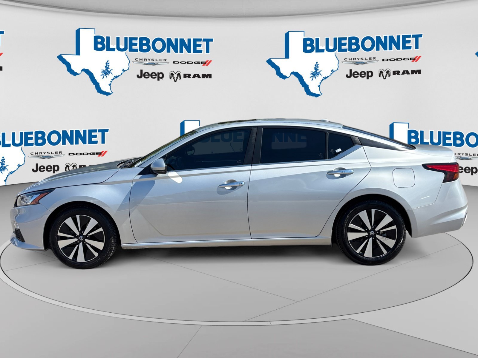 Used 2022 Brilliant Silver Metallic Nissan 2.5 SV image 8