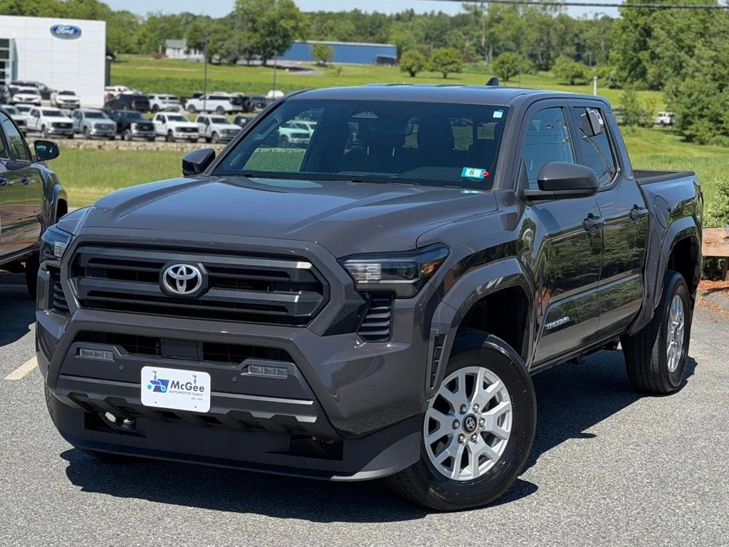 Certified Used 2024  Toyota SR5 image 1