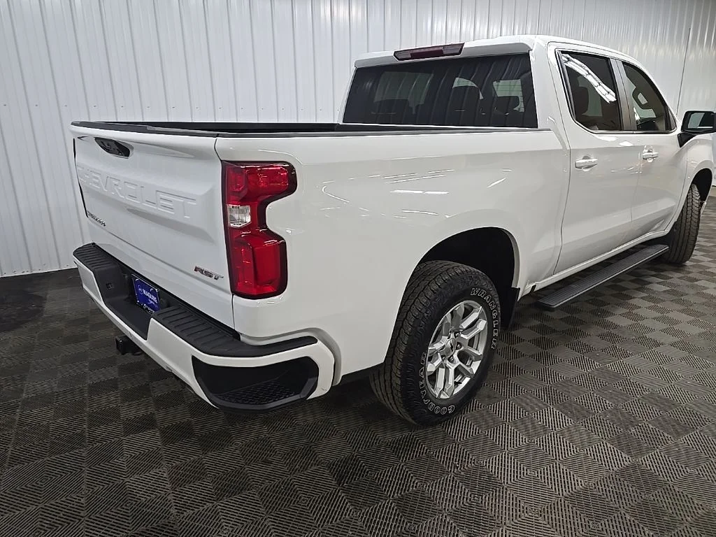 Used 2022 White Chevrolet RST image 10