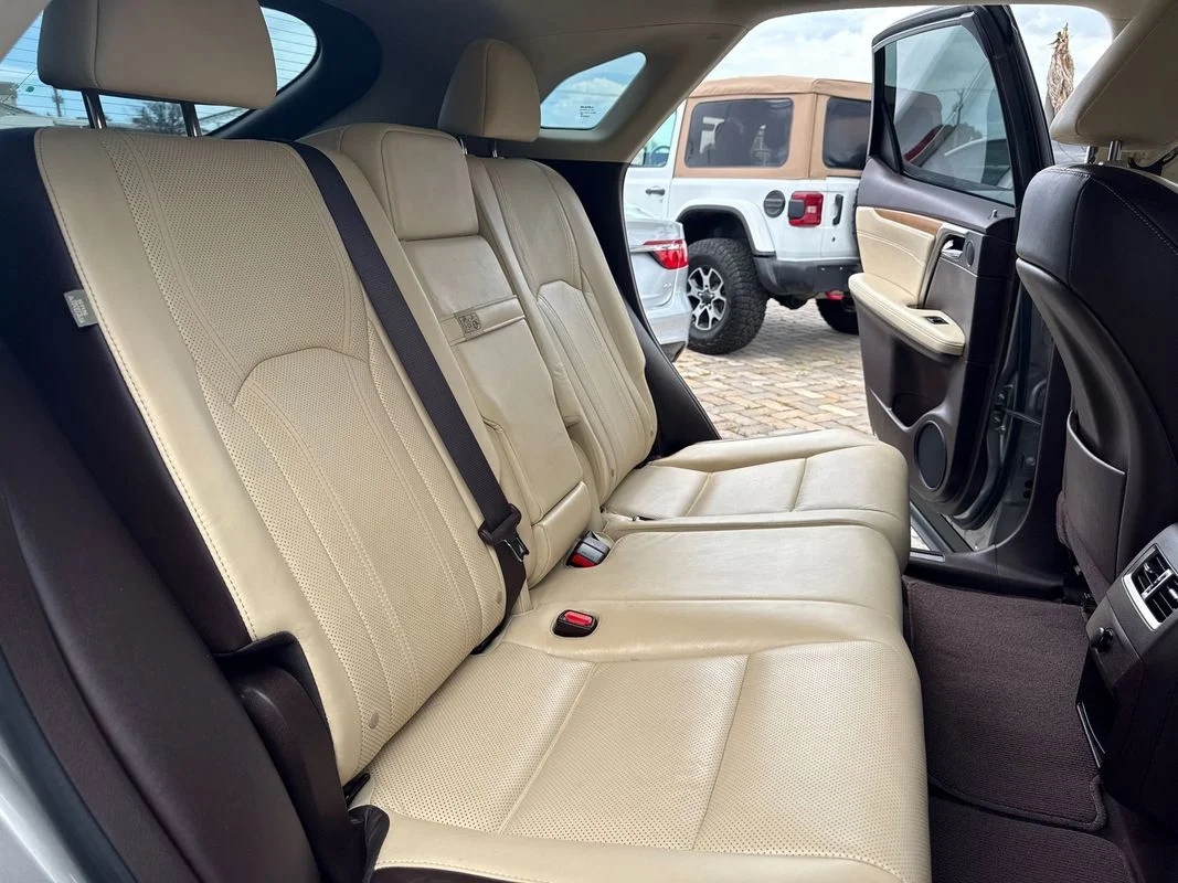 Used 2018  Lexus FWD image 23