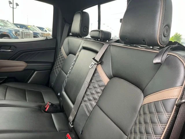 Used 2023 Onyx Black GMC Denali image 17