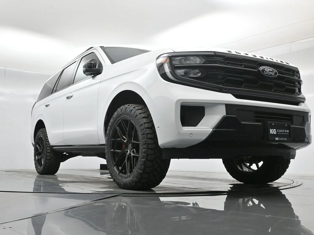 New 2025 Oxford White Ford Platinum image 44