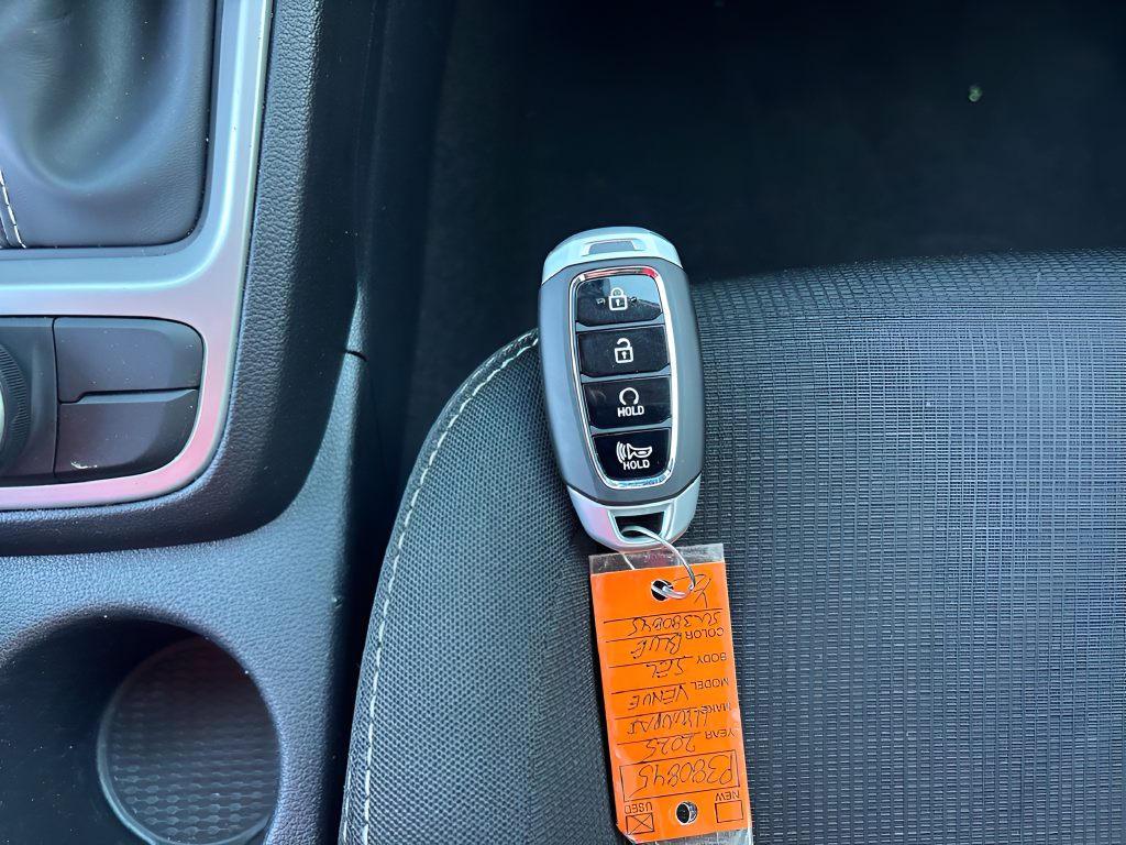 Used 2025 Blue Hyundai SEL image 18