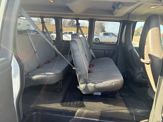 2016 Chevrolet Express Passenger LS - Photo 16