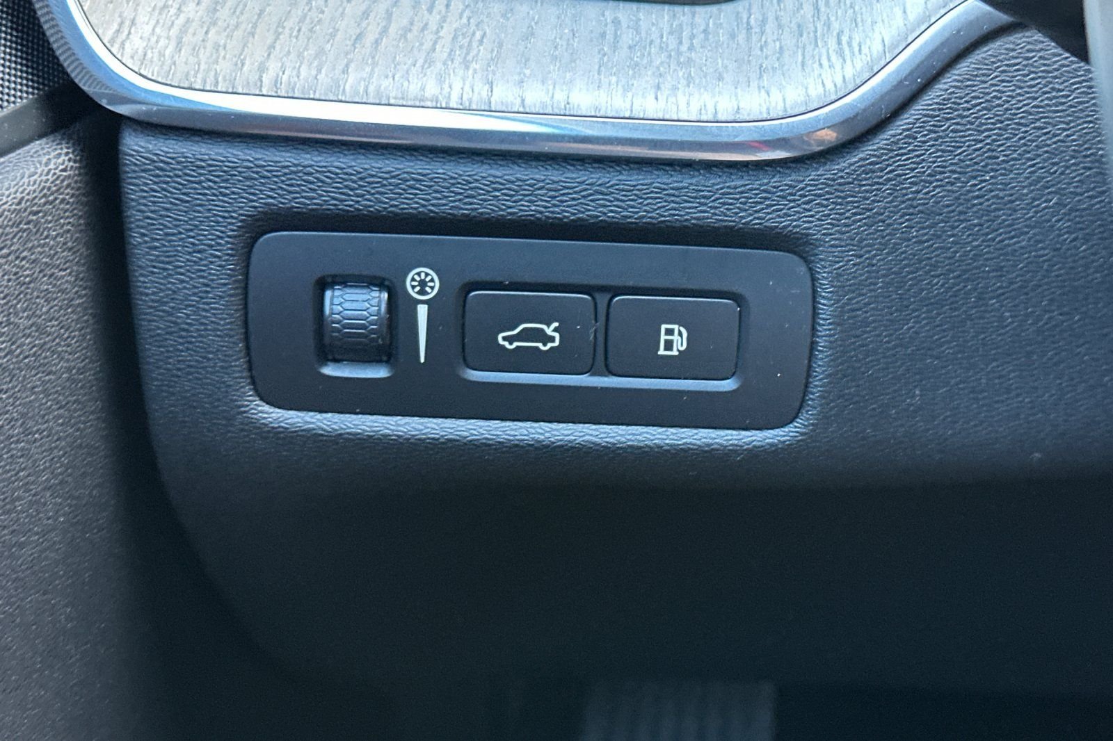 Used 2018 White Volvo T8 Inscription image 31