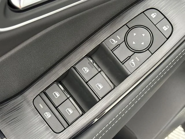 New 2026 Everest White Pearl TriCoat Nissan Platinum image 13