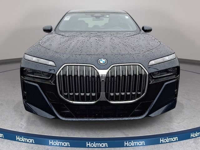 New 2026 Tanzanite Blue II Metallic BMW 750e xDrive image 2