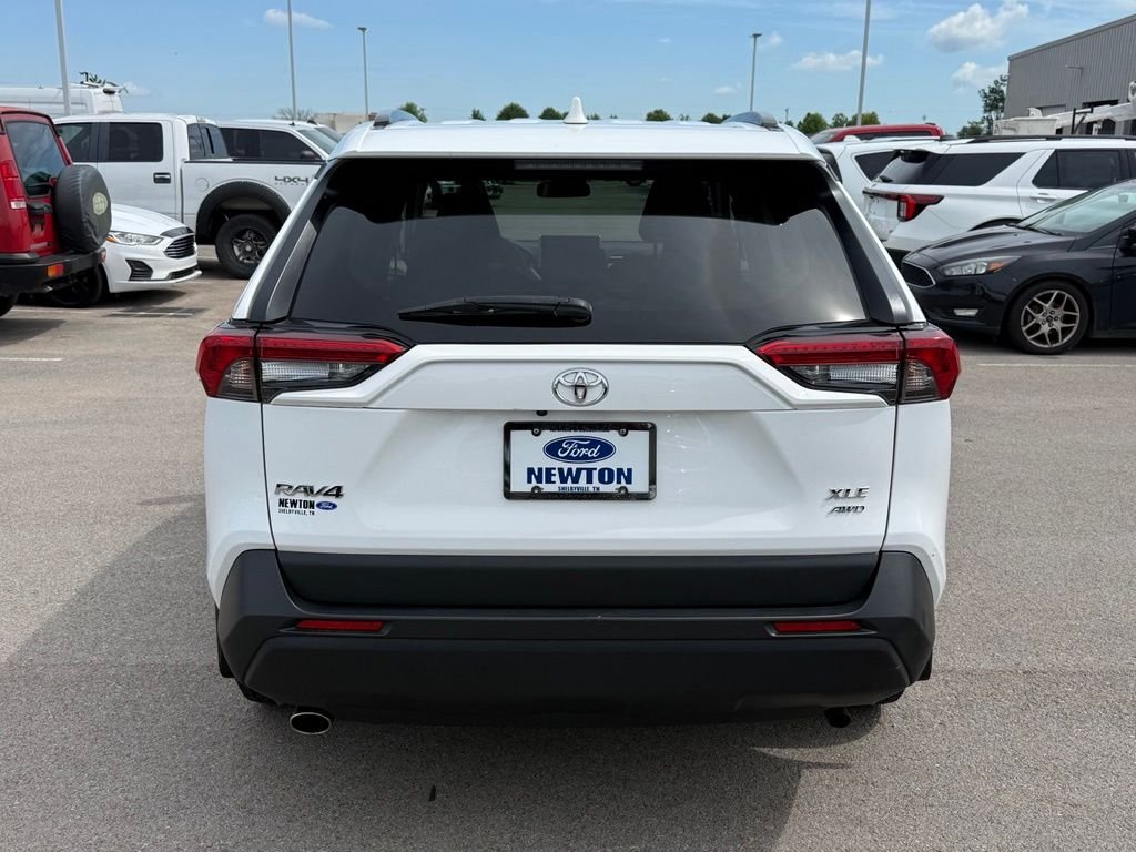 Used 2025 Ice Toyota XLE image 32