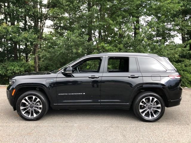 Used 2023 Diamond Black Jeep Overland 4xe image 7