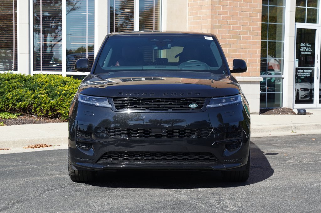 New 2027 Santorini Black Land Rover Dynamic SE image 4