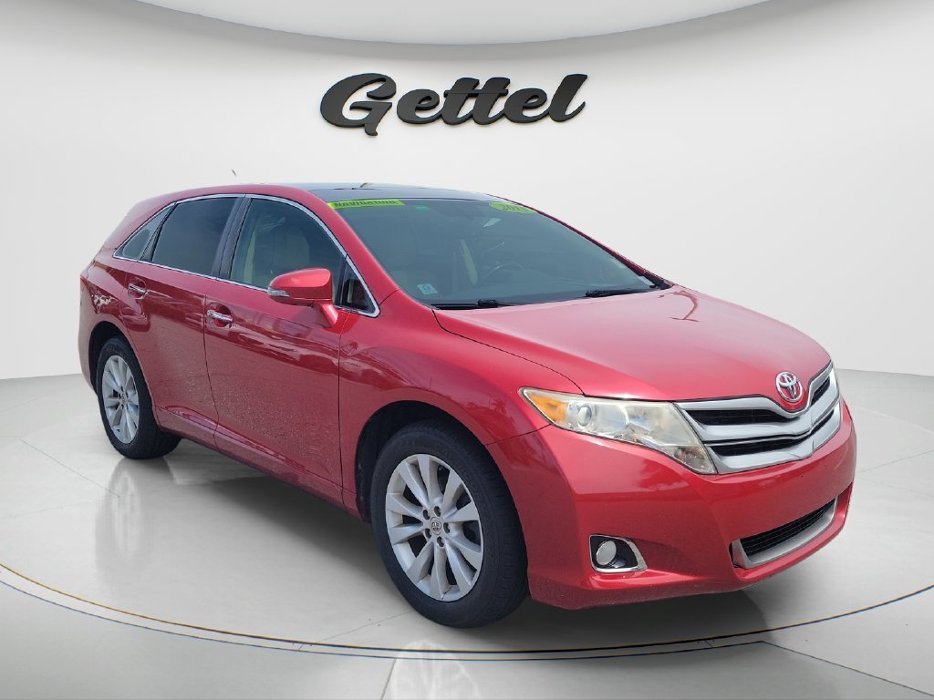 Used 2015 Red Toyota XLE image 3