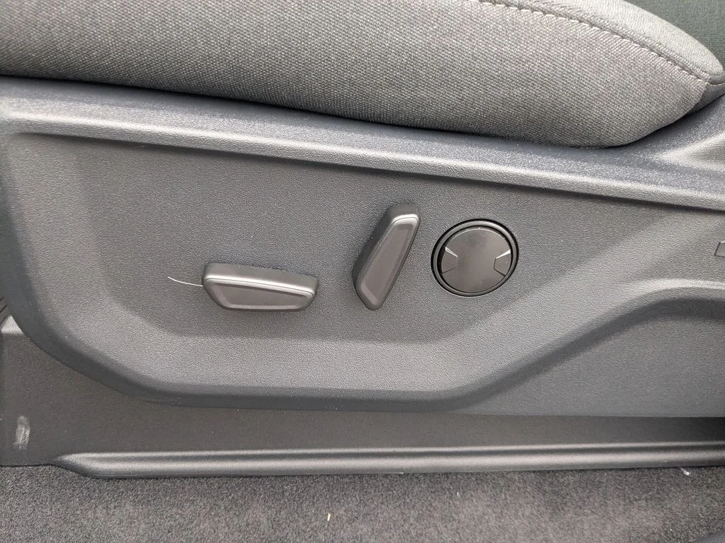 New 2026 Agate Black Metallic Ford XLT image 22