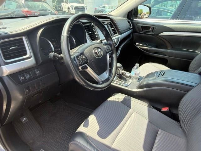 Used 2018 Blue Toyota LE Plus image 3