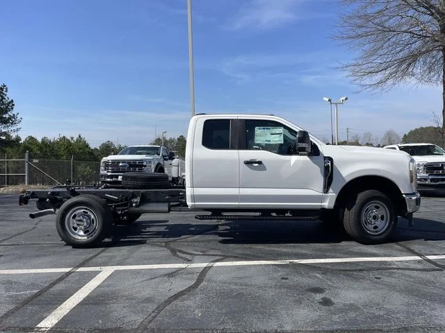 New 2026 Oxford White Ford F-350® XL image 2