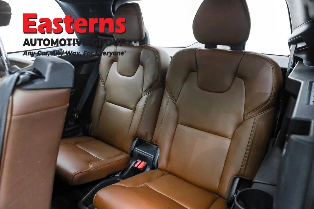 Used 2022 White Volvo T6 Inscription image 34