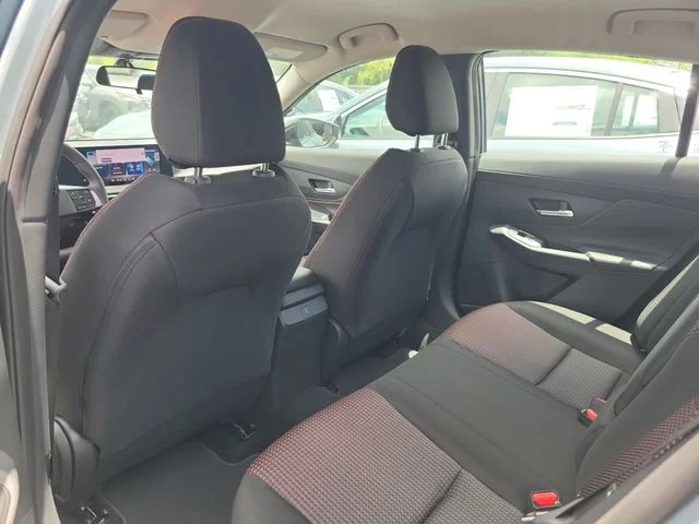 New 2026 Atlantic Gray Metallic / Super Black Two-tone Nissan SR image 8