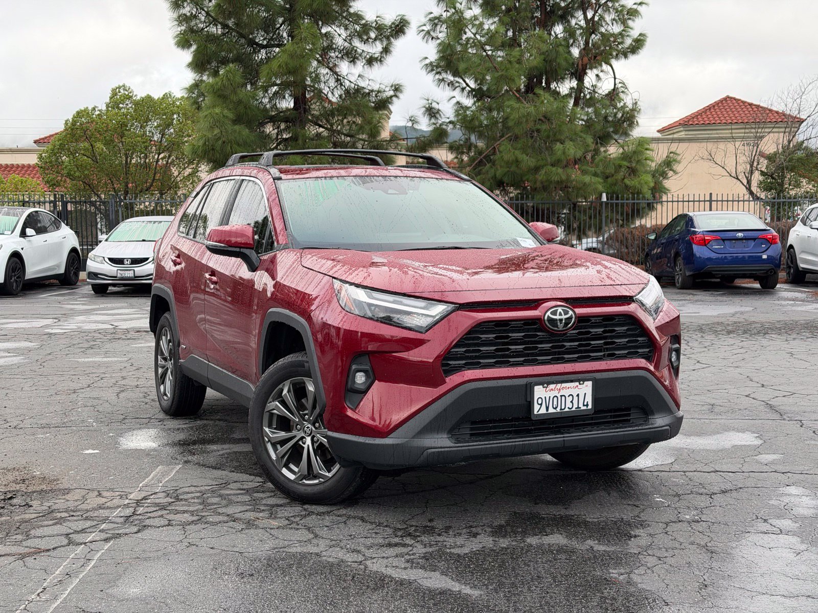 Used 2025 Pearl Toyota XLE Premium image 1
