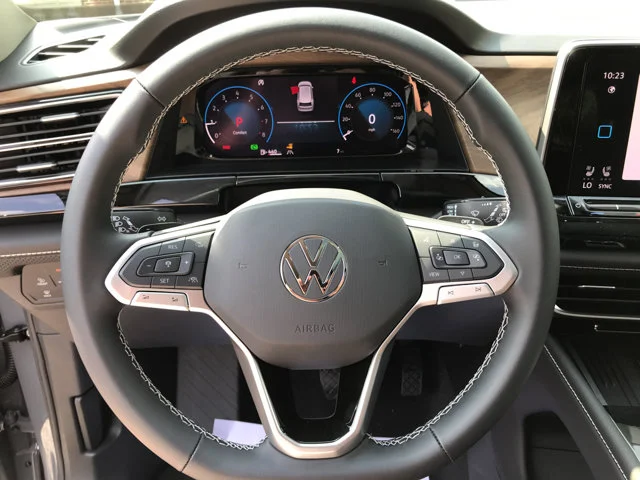 New 2026 Pure Gray Volkswagen 2.0T SE w/Technology image 17