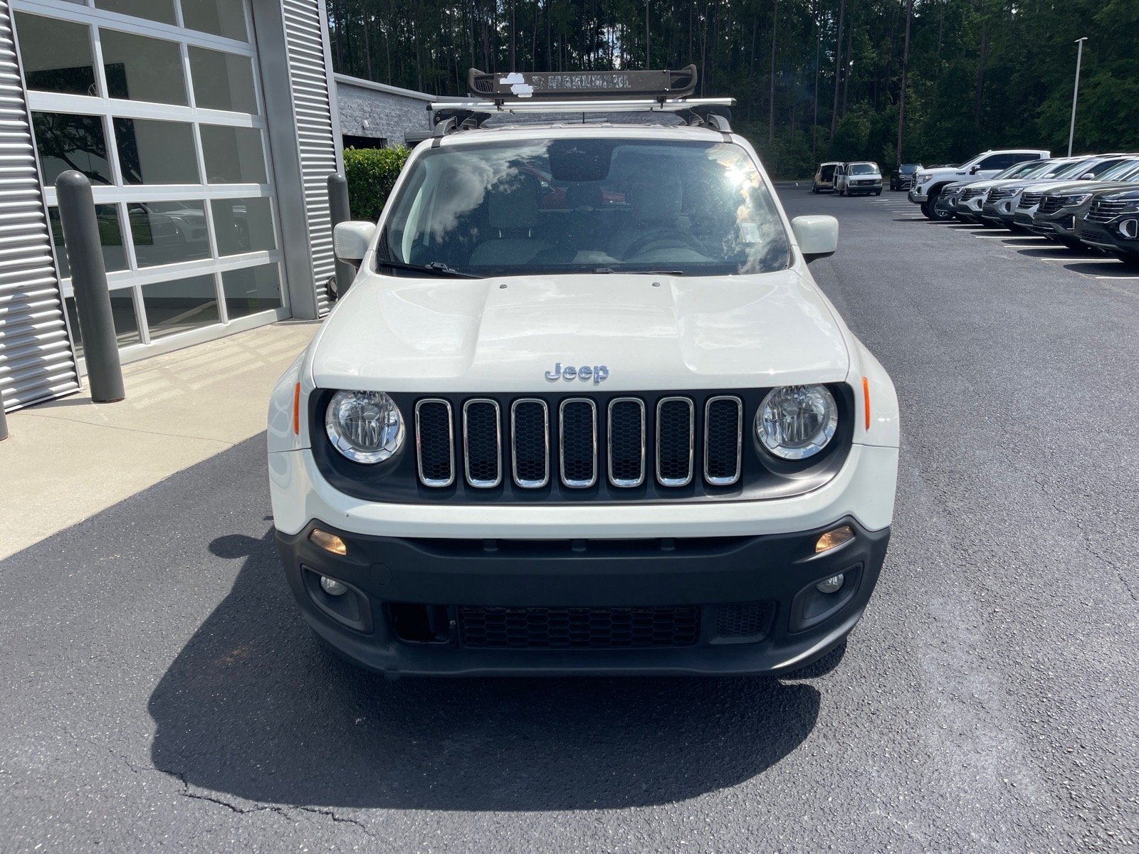 Used 2018 Alpine White Jeep Latitude image 2