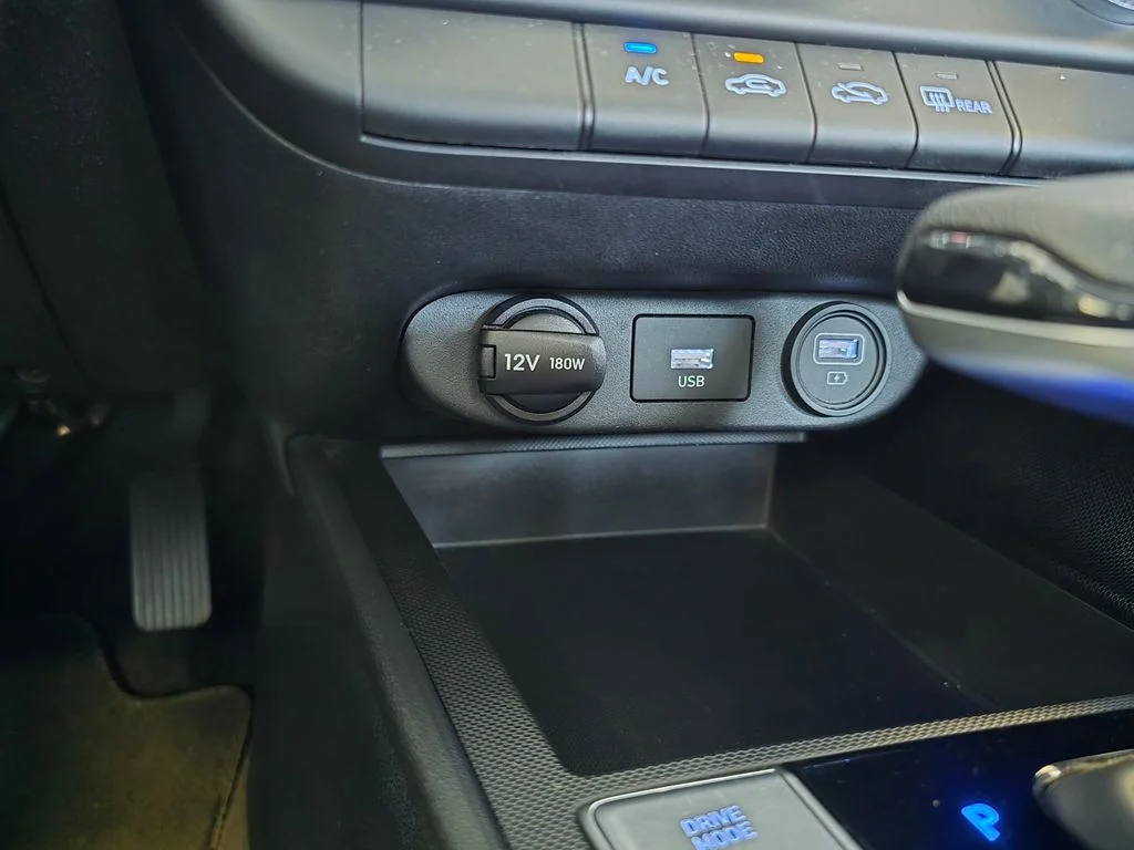 Used 2021 Blue Hyundai SE image 13
