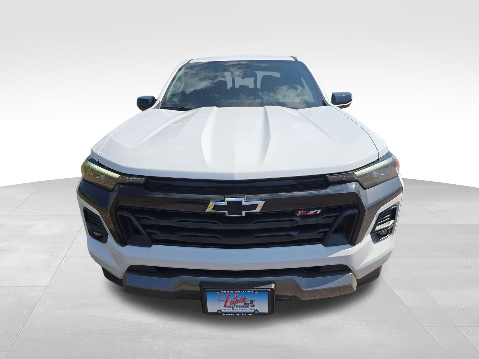 New 2026 Summit White Chevrolet Z71 image 4