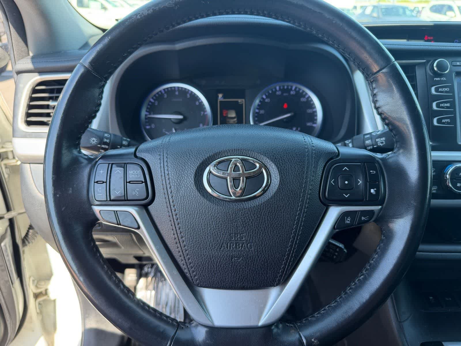 Used 2018 Blizzard Pearl Toyota SE image 17
