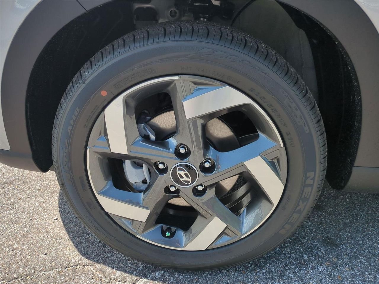 New 2026 Shimmering Silver Hyundai SEL image 11
