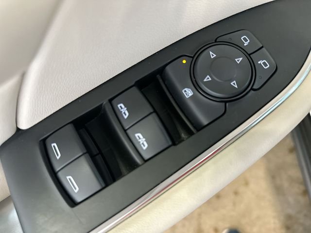 Used 2023 Black Buick Essence image 17