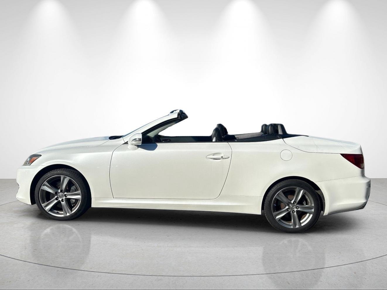Used 2013 Starfire Pearl Lexus Base image 2