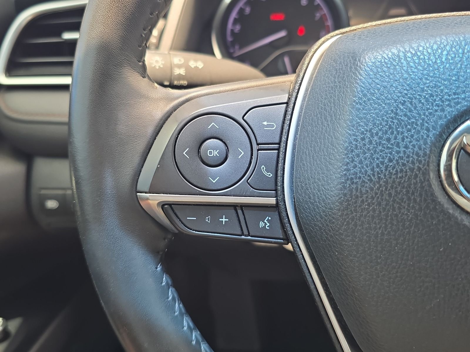 Used 2018 Blue Toyota XLE image 21