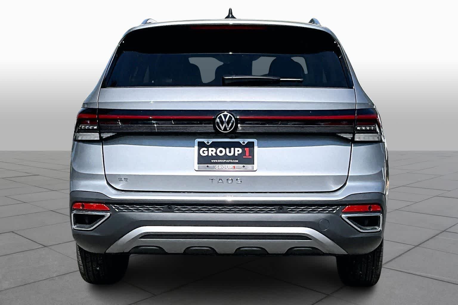 Used 2026 Pyrite Silver Metallic Volkswagen SE image 4