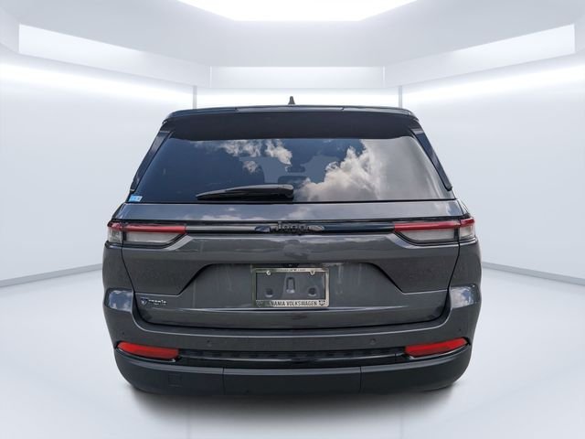 Used 2024 Gray Jeep Altitude image 4