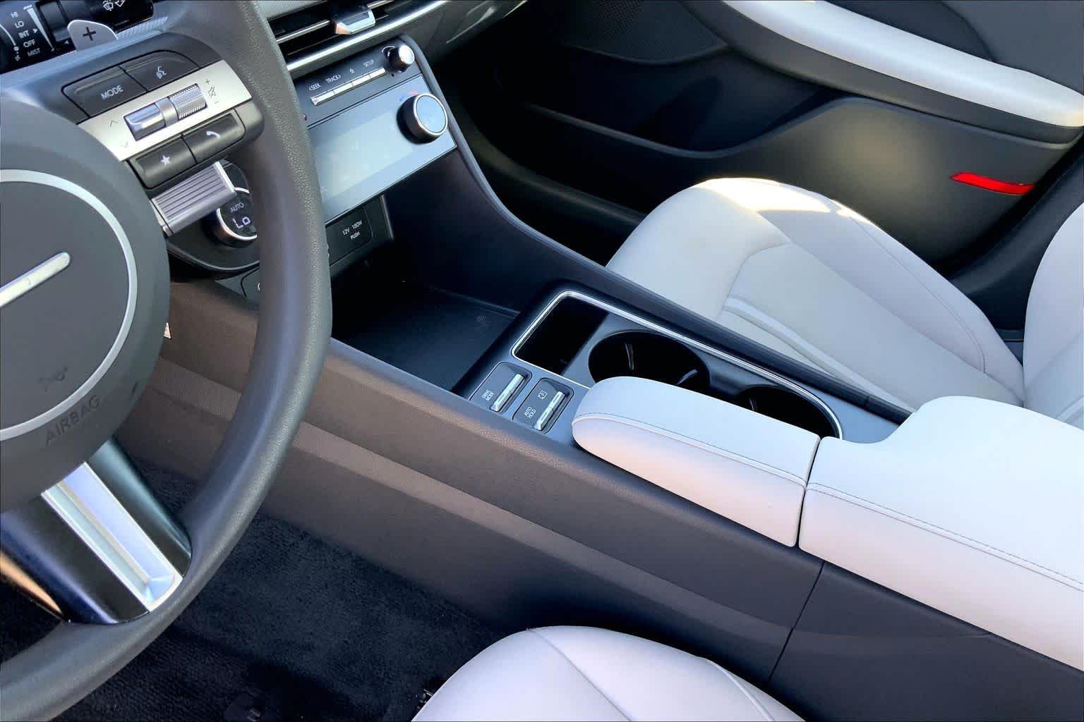 Used 2025 Abyss Black Hyundai SEL image 14