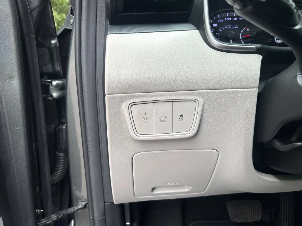 Used 2023 Gray Hyundai SEL image 25