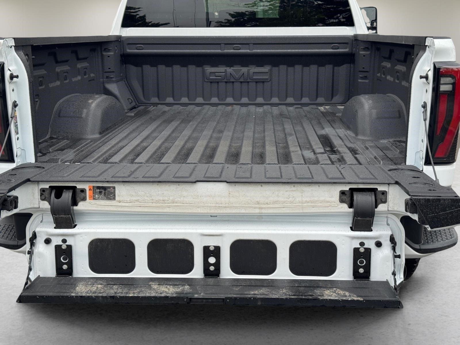Used 2026 Summit White GMC AT4 image 15
