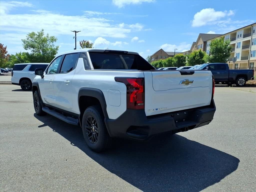 New 2026 Summit White Chevrolet WT - Extended Range image 27