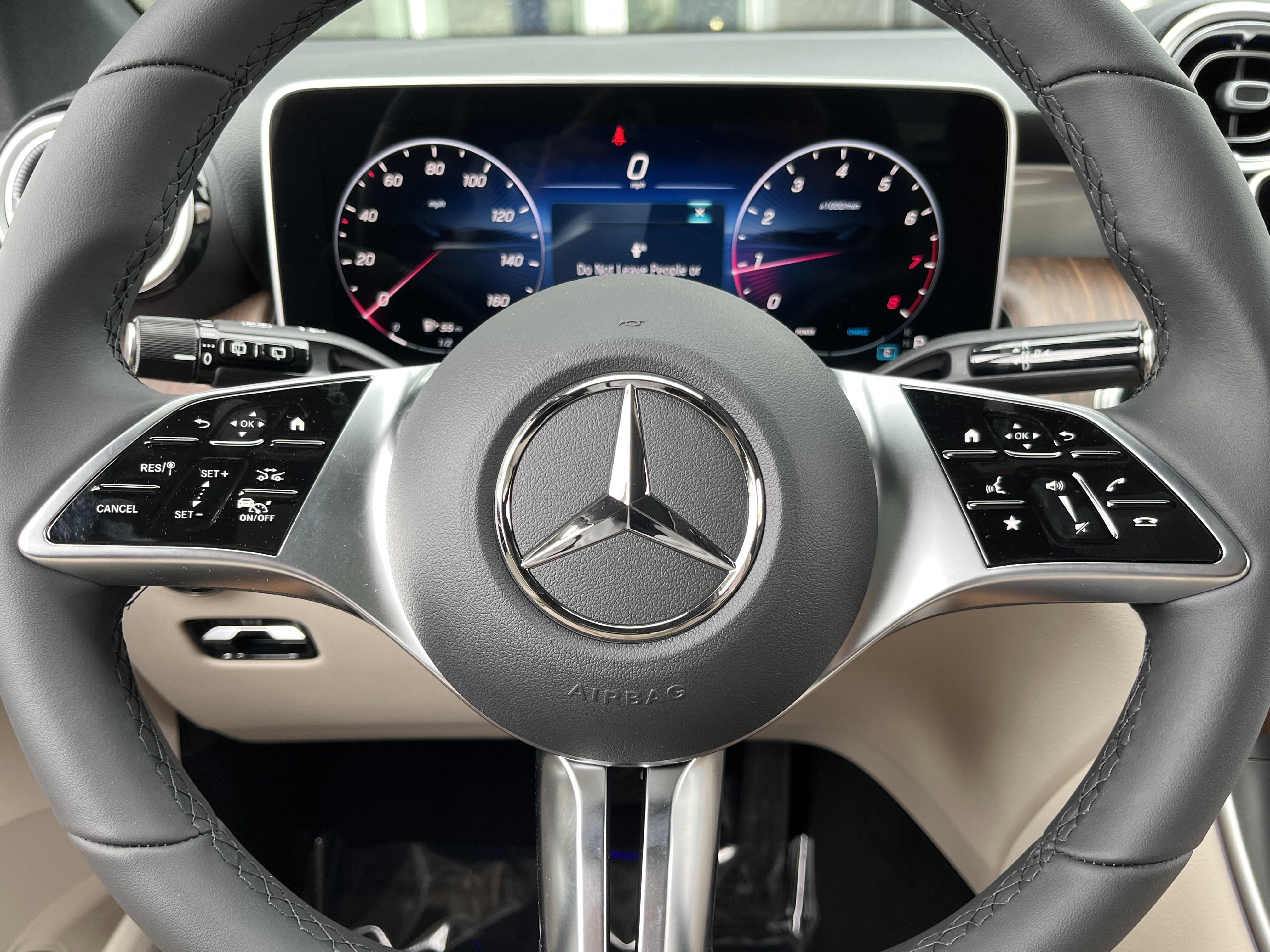 New 2026 Polar White Mercedes-Benz GLC 300 image 24