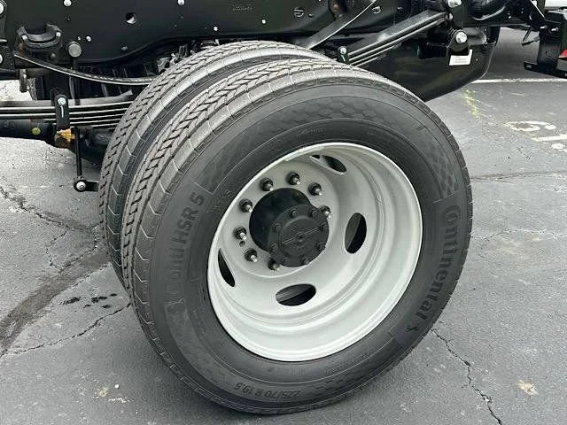 New 2026 Oxford White Ford F-550® XL image 18