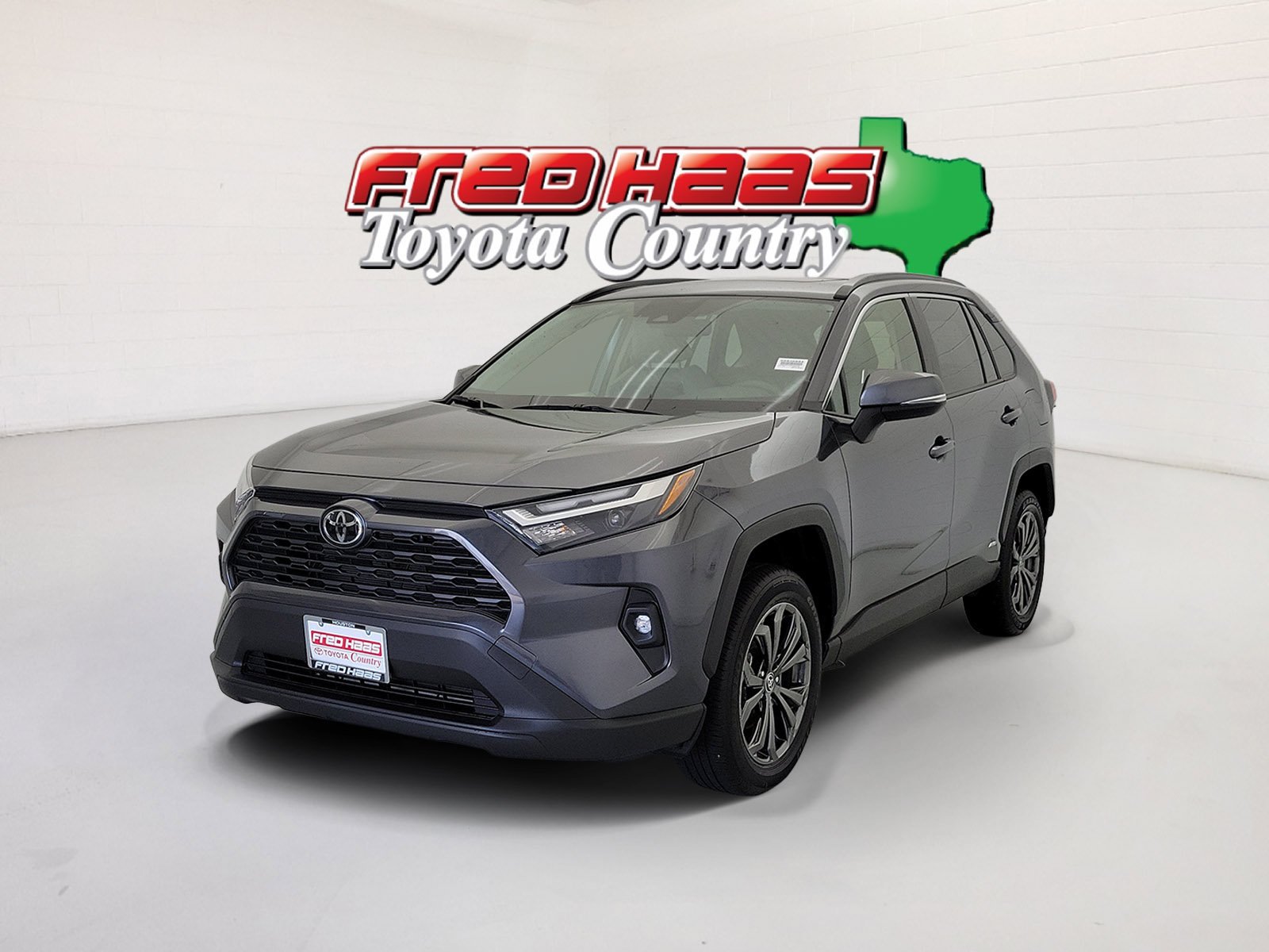 Used 2025 Magnetic Gray Metallic Toyota XLE Premium image 1