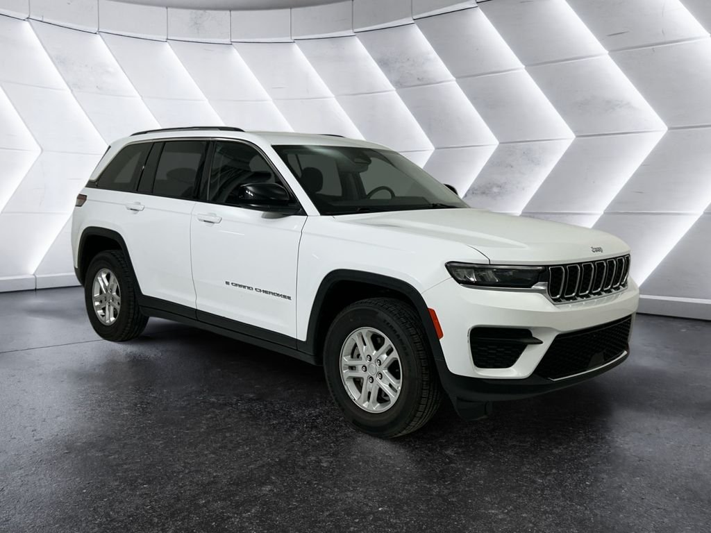 2024 Jeep Grand Cherokee Laredo's photo