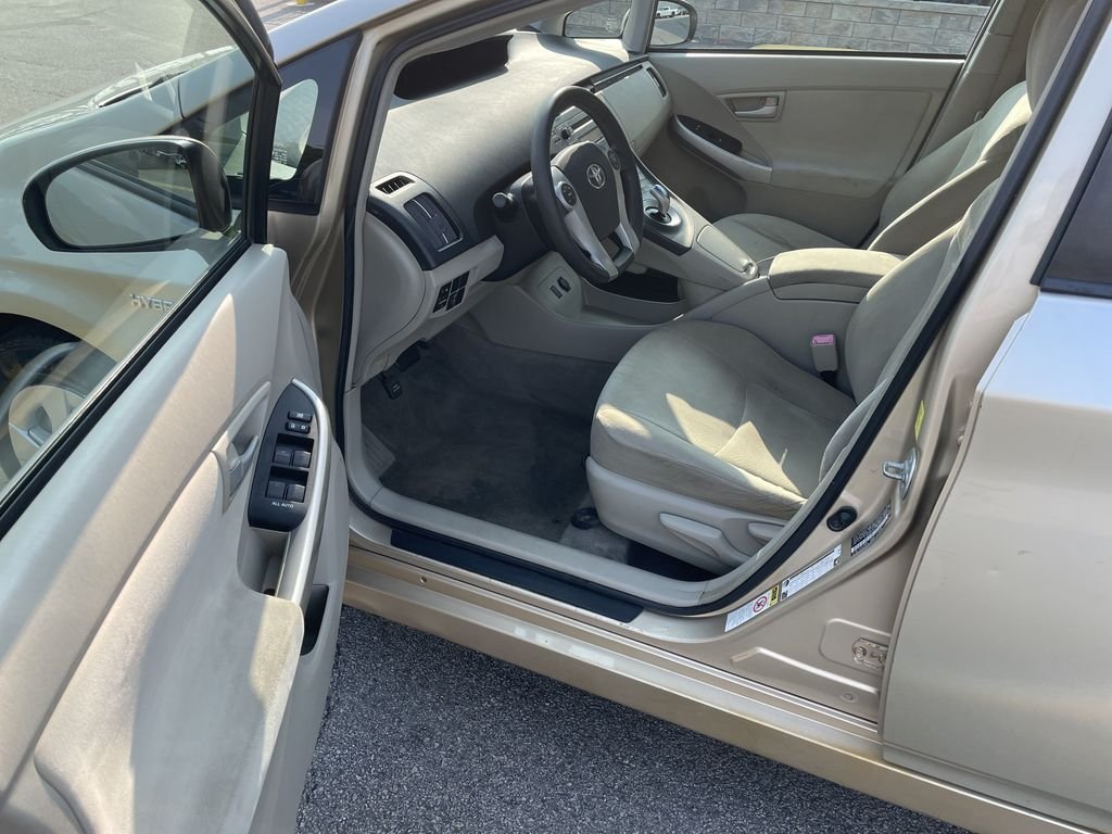 Used 2010 Gold Toyota II image 14