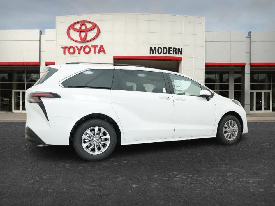 New 2026 Wind Chill Pearl Toyota XLE image 17