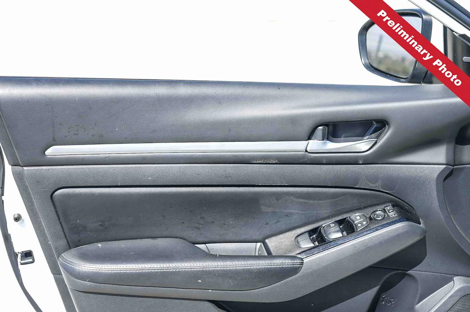Used 2023 Pearl White Tricoat Nissan 2.5 SV image 14
