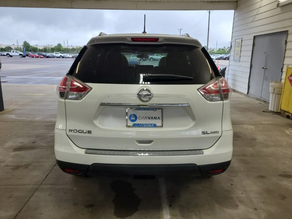Used 2015 Pearl White Nissan SL image 5